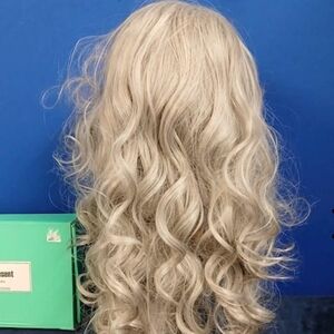 Luxurious Platinum Blonde Curly Hair Wig